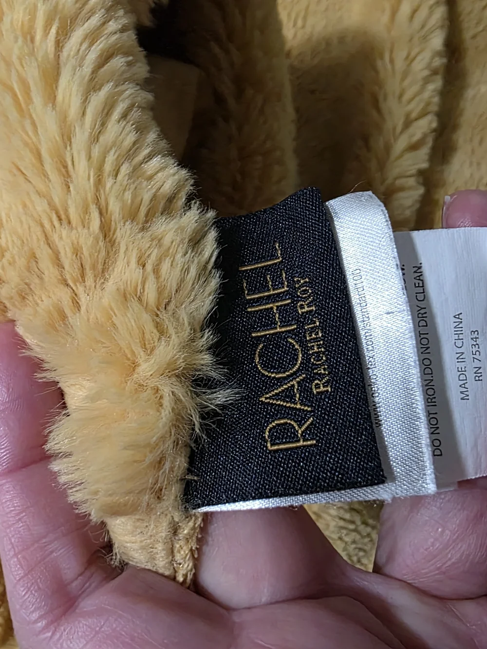 Plush Luxury Throw Blanket – Cream Faux Fur